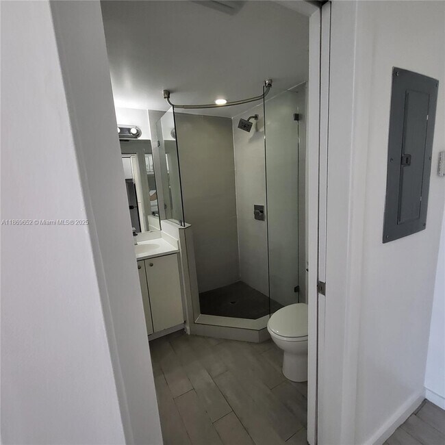 Photo - 1601 Meridian Ave Unit 209