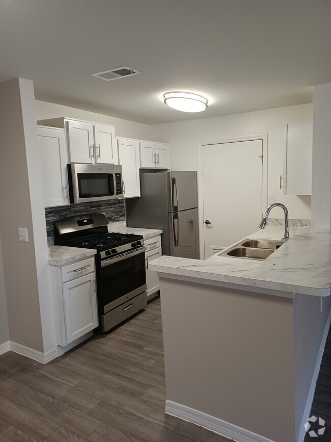 Building Photo - Peninsula of Port Charlotte Rental