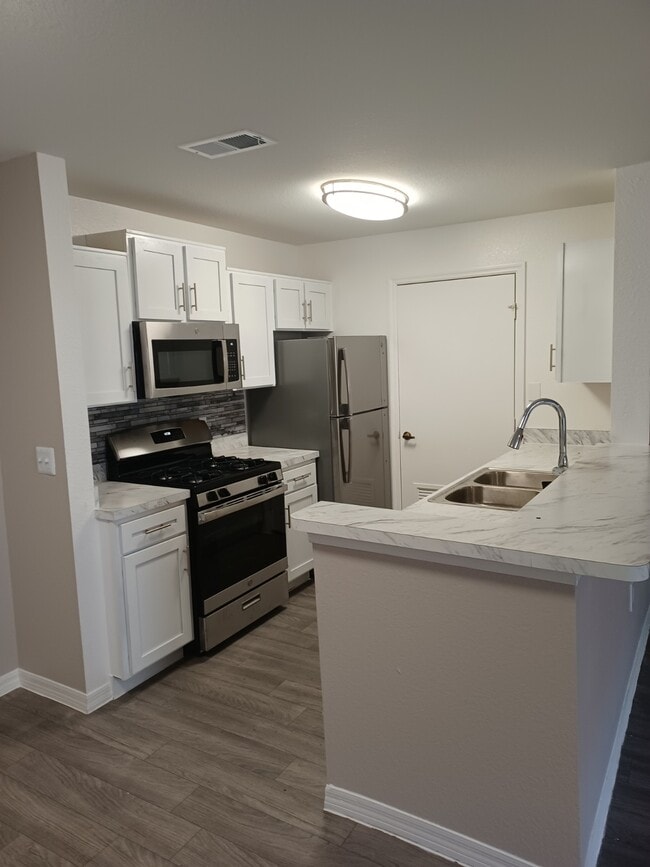 Building Photo - Peninsula at Port Charlotte Rental