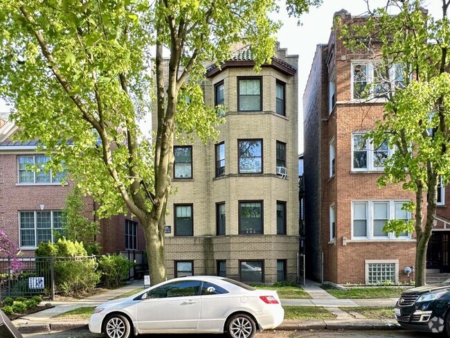 Building Photo - 2131 W Giddings St Rental