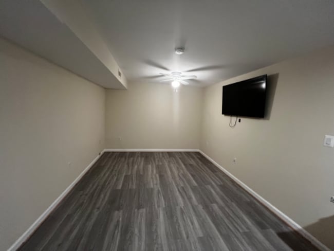 Photo - 9310 Camphor Ct Unidad Basement apartment