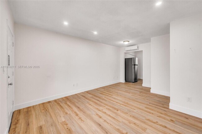 Photo - 668 NW 31st St Unidad 6