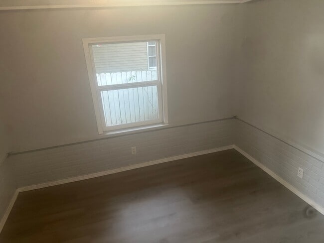 Photo - 615 W Morrell St