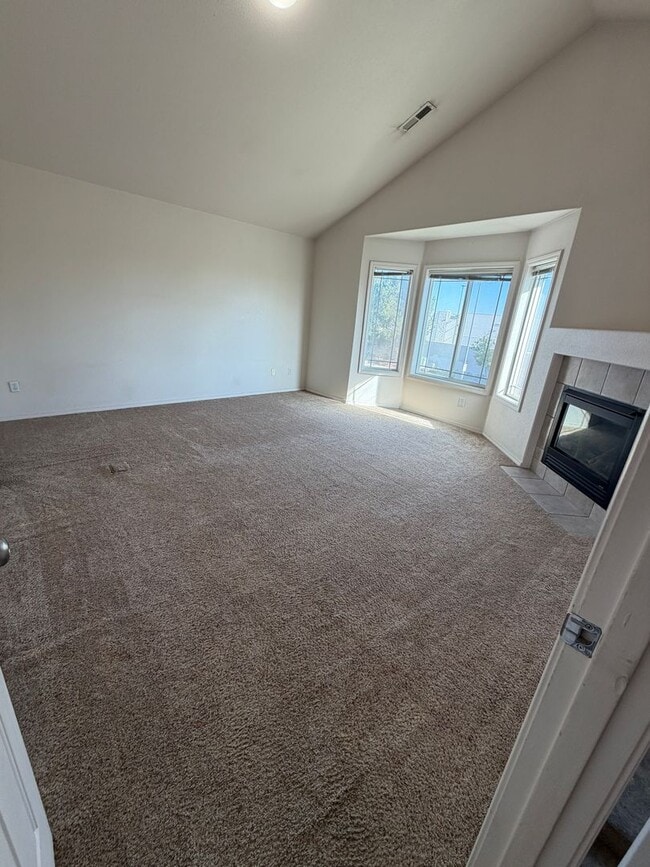 Photo - 2 Bedroom 2.5 bath townhouse w/ bonus room & Garage in Pasco