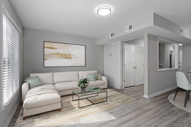 Photo - Beautifully Renovated Townhouse Near Downt...