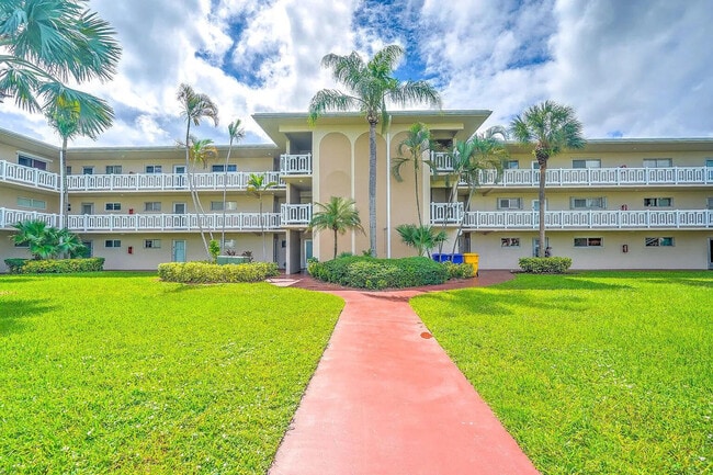 Building Photo - 2606 Garden Dr S Unit 304