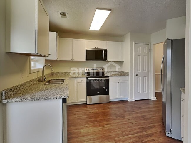 Photo - 510 Fairview Lake Way