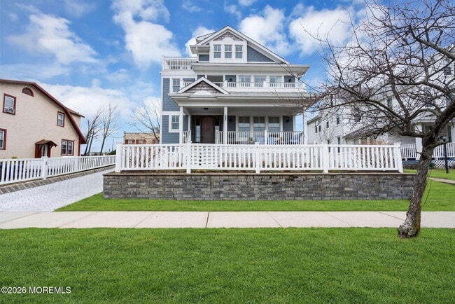 Building Photo - 213 9th Ave