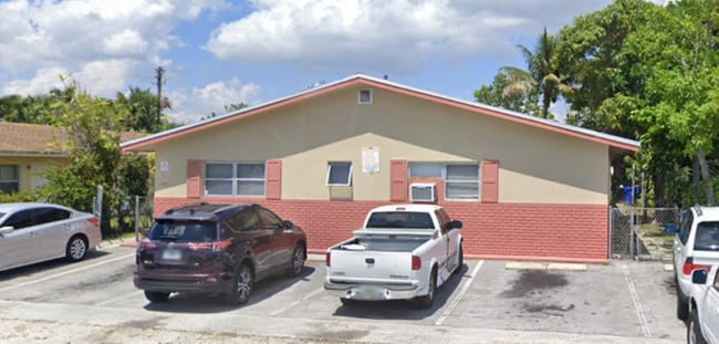 Building Photo - 2721 SW 8th St Unit 2 Rental