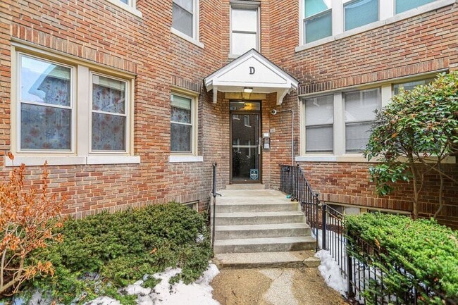 Building Photo - 1725 Lanier Pl NW