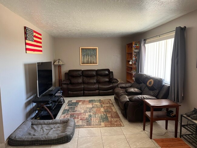 Photo - 732 Turner Dr NE