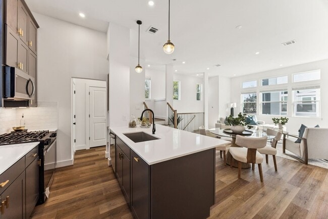 Photo - 2125 Hoskins Dr