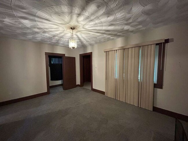 Photo - 377 Talbot Ave