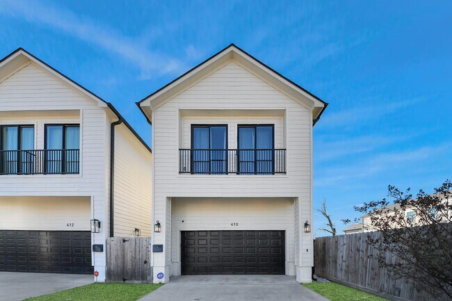 Photo - 410 E 41st St