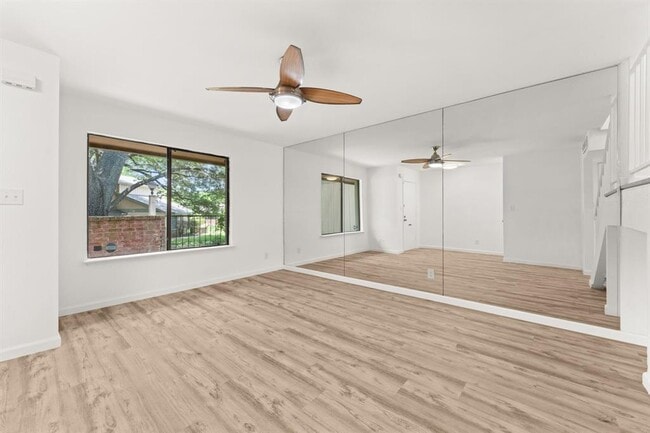 Photo - 903 Silver Quail Ln