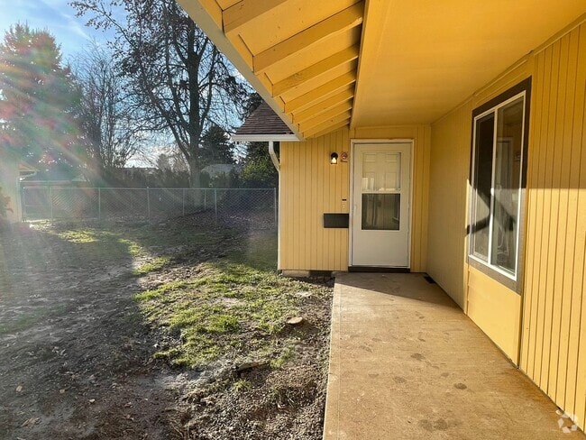 Building Photo - 1861 NW Adams St Unit 1863 Rental