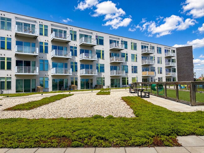 Photo - 2160 S Kinnickinnic Ave Unit SI ID1531984P