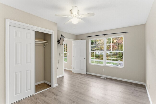 Photo - 923 McCubbins Rd