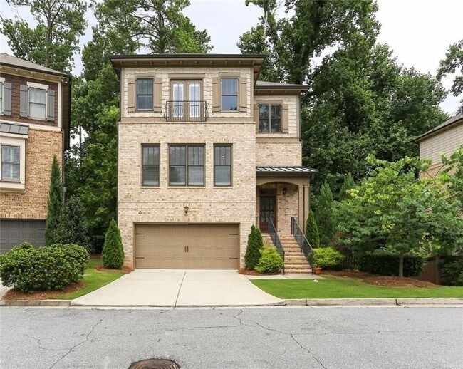 Photo - 914 Canterbury Ln NE