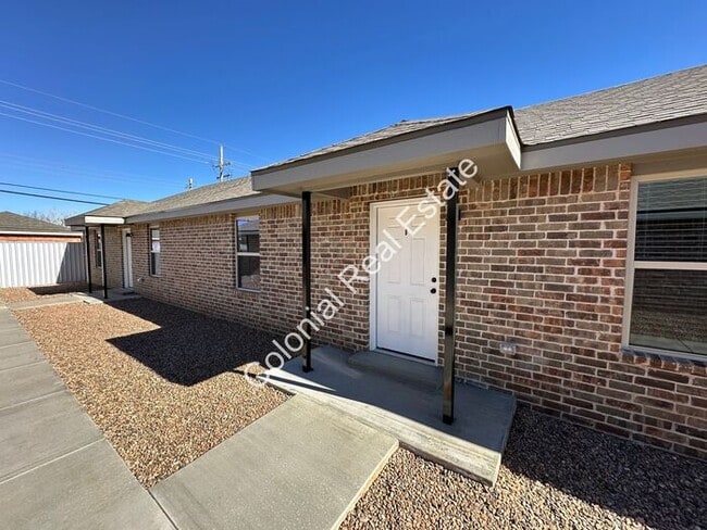 Building Photo - Updated and spacious, less than a year old... Rental