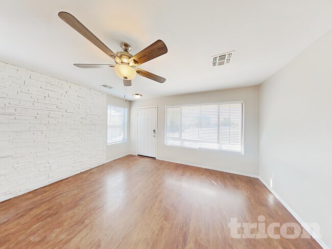 Photo - 2810 S 65th Ave