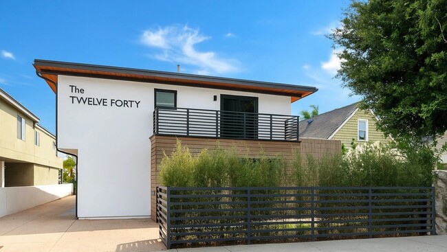 Photo - 1240 W 29th St Unidad 9