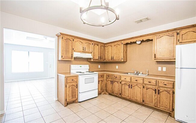 Photo - 17 Aruba Dr Unit C