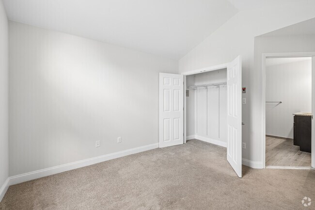 2BR, 2BA - 872SF - Primary Bedroom