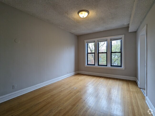 Building Photo - 3523 N Racine Ave Rental