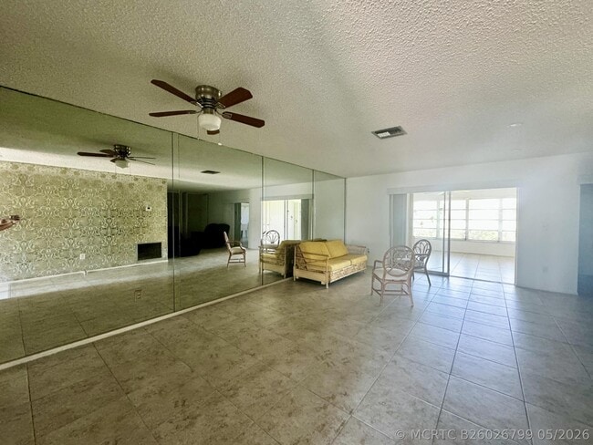 Photo - 5725 Fernley Dr E