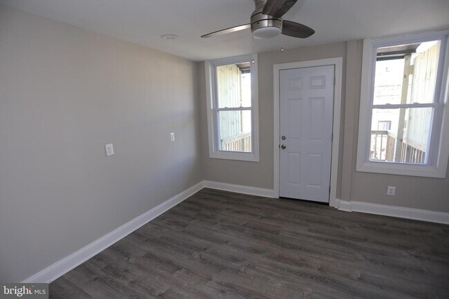 Photo - 11 S Robinson St