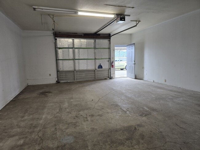 Photo - 2037 NE Stephens St Unit Garage # 1