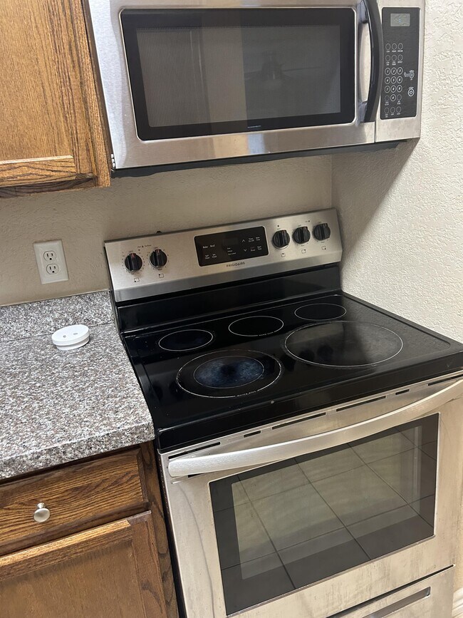 7600 Emmett F Lowry Expy Townhome Townhome Rental in Texas City TX