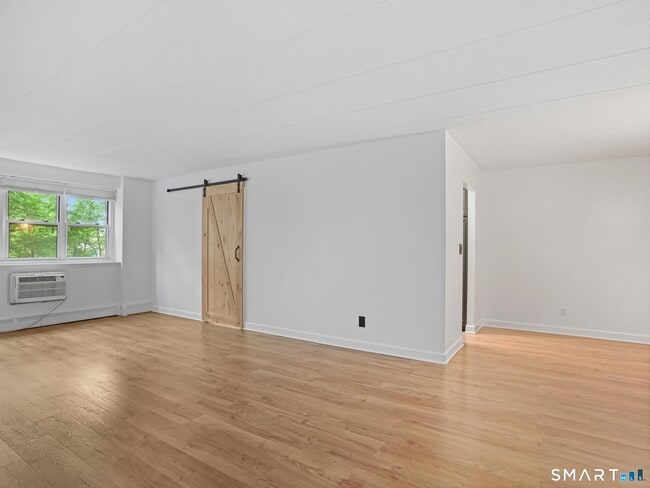 Photo - 27 Northill St Unit 2J