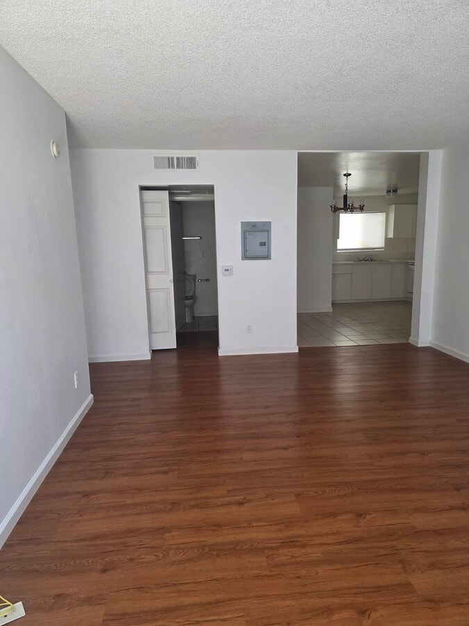 Photo - 2253 N Niagara St Unidad C