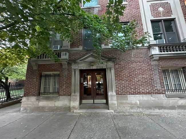 Building Photo - 5114 S Woodlawn Ave Unit 3L