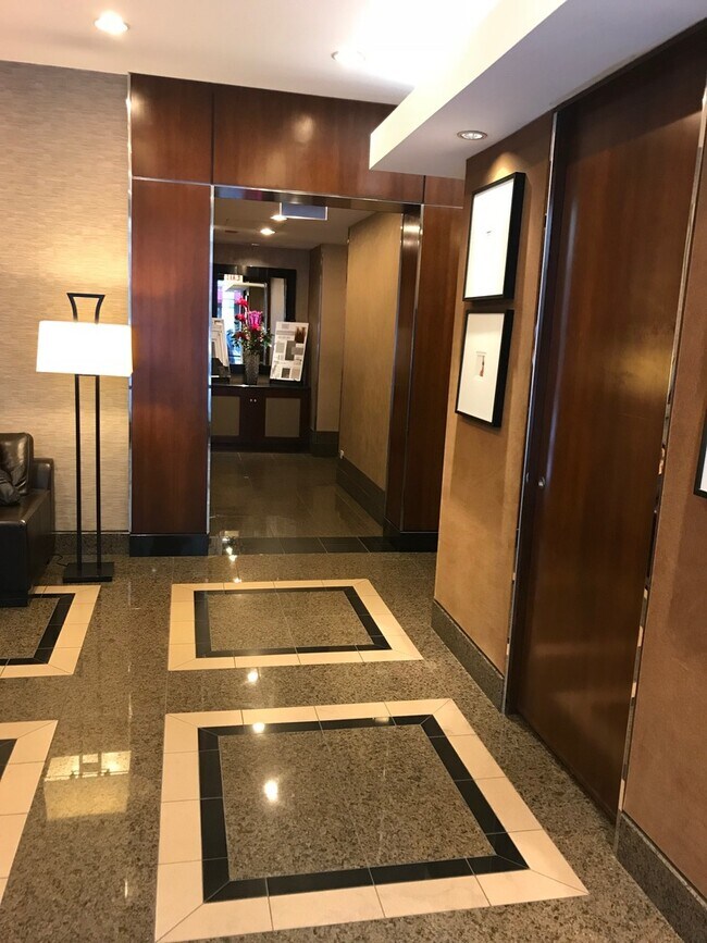 Photo - 2  Bedrooms and 1 bath River North Apartment