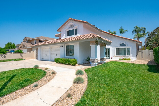 Photo - Luxe Spacious Home Near Parks Fully Equipped