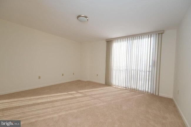 Photo - 677 Elm St Unidad 109