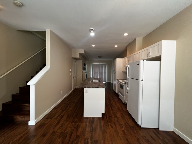 Photo - 10904-10102 102 Ave