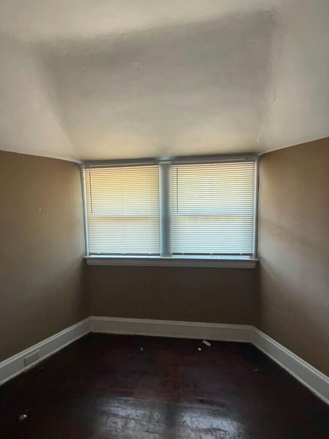 Photo - 12420 Phillips Ave