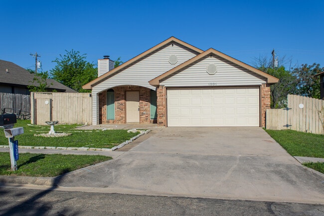Building Photo - 1301 Westway Dr Rental