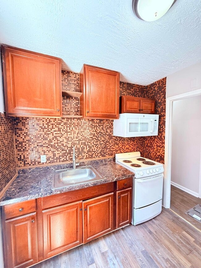 Photo - Special Offer / Spacious Home with Garage and Lawn Maintenance / Pet-Friendly / 3 Beds 1 Bath / A...