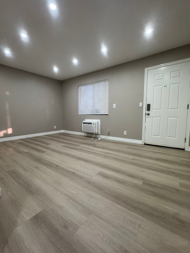 Photo - 374 N Ave 57 Unit 8