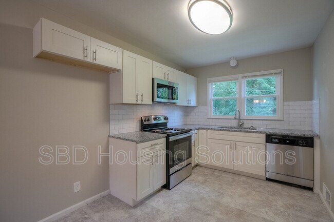 Photo - 10104 Bellaire Ave