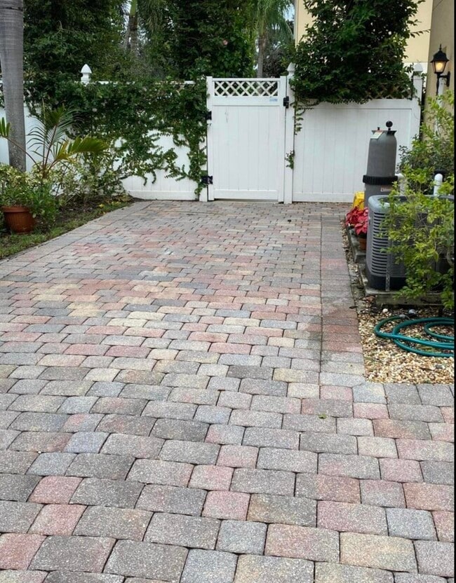 Photo - 168 Florence Dr Unit B