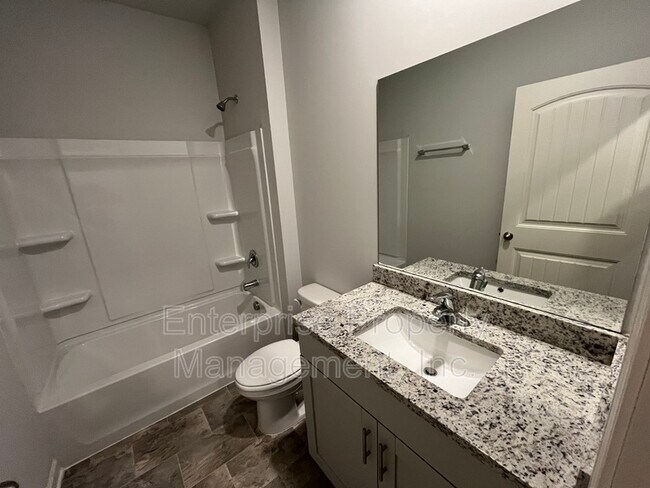 Photo - 365 Windemere Lp