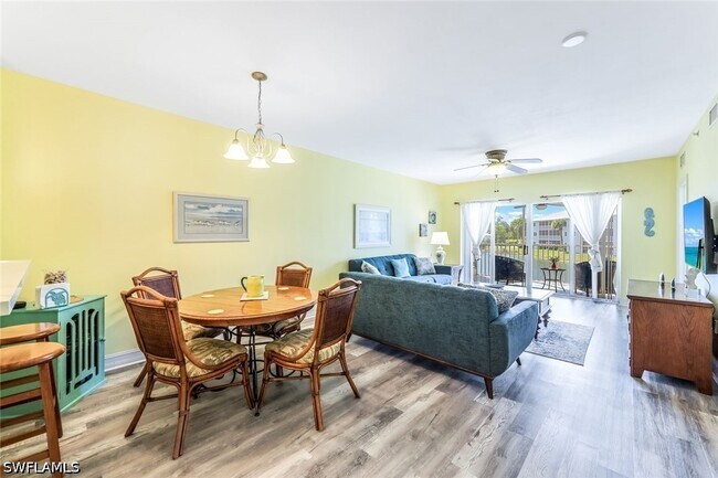 Photo - 7822 Great Heron Way Unidad 206