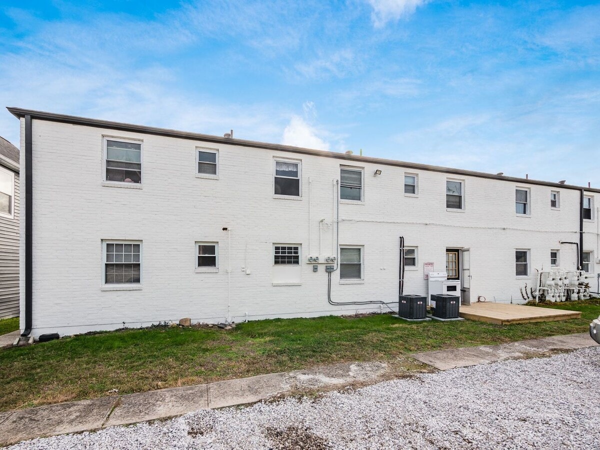 Photo - 472 Elsmere St Unit B