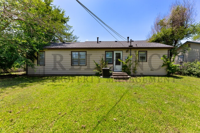 Photo - 2340 S Vine St